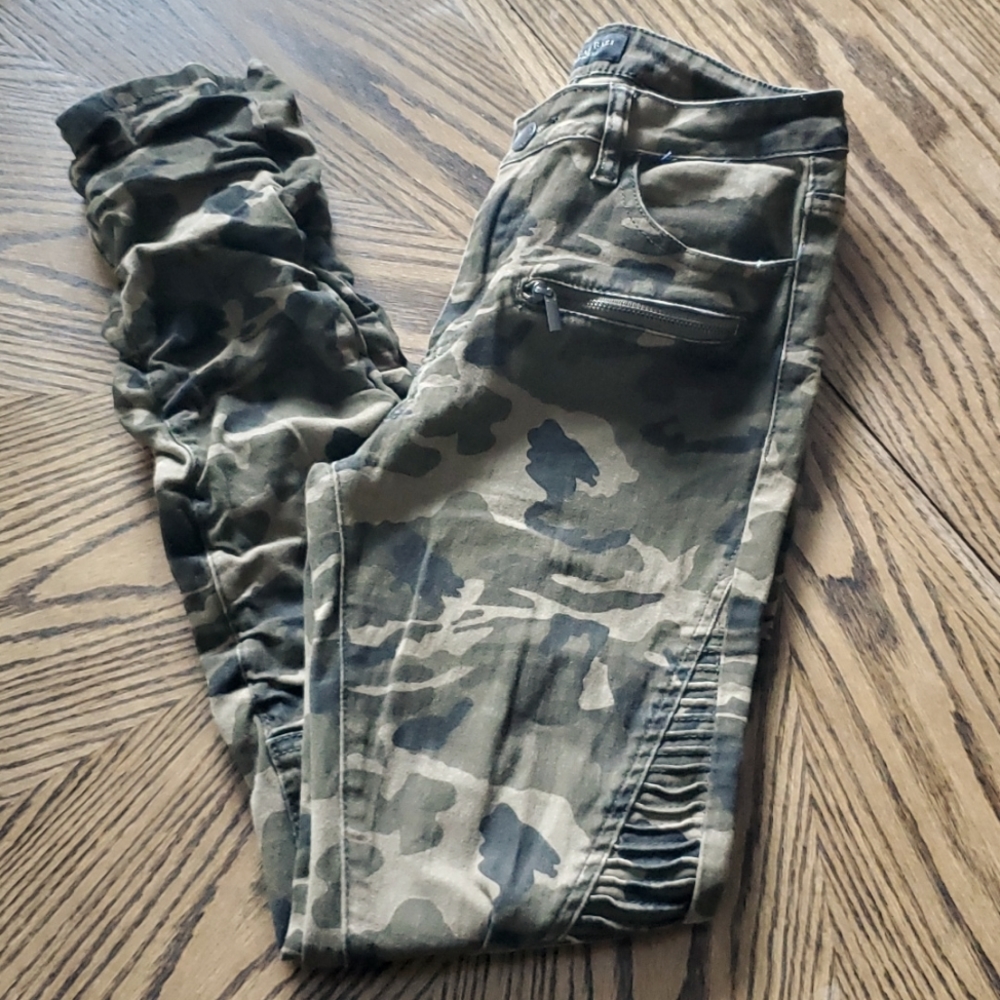American Bazi Camo Moto style pants. Size 5